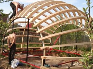 Монтаж каркаса круглого дома — профессиональная сборка домокомплекта.