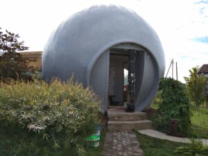 Круглый дом 6 на 6 метров — компактный и уютный дом-сфера для дачи.