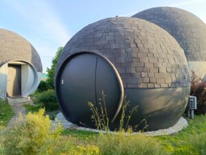 Круглый дом на частном участке — цена строительства под ключ.